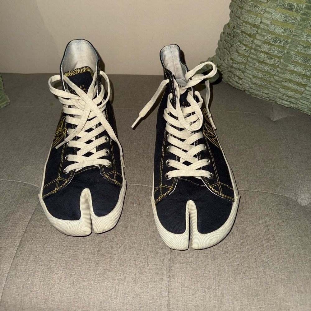 Maison Margiela Tabi Sneakers Hi-top | Size 39 | Gently Used
